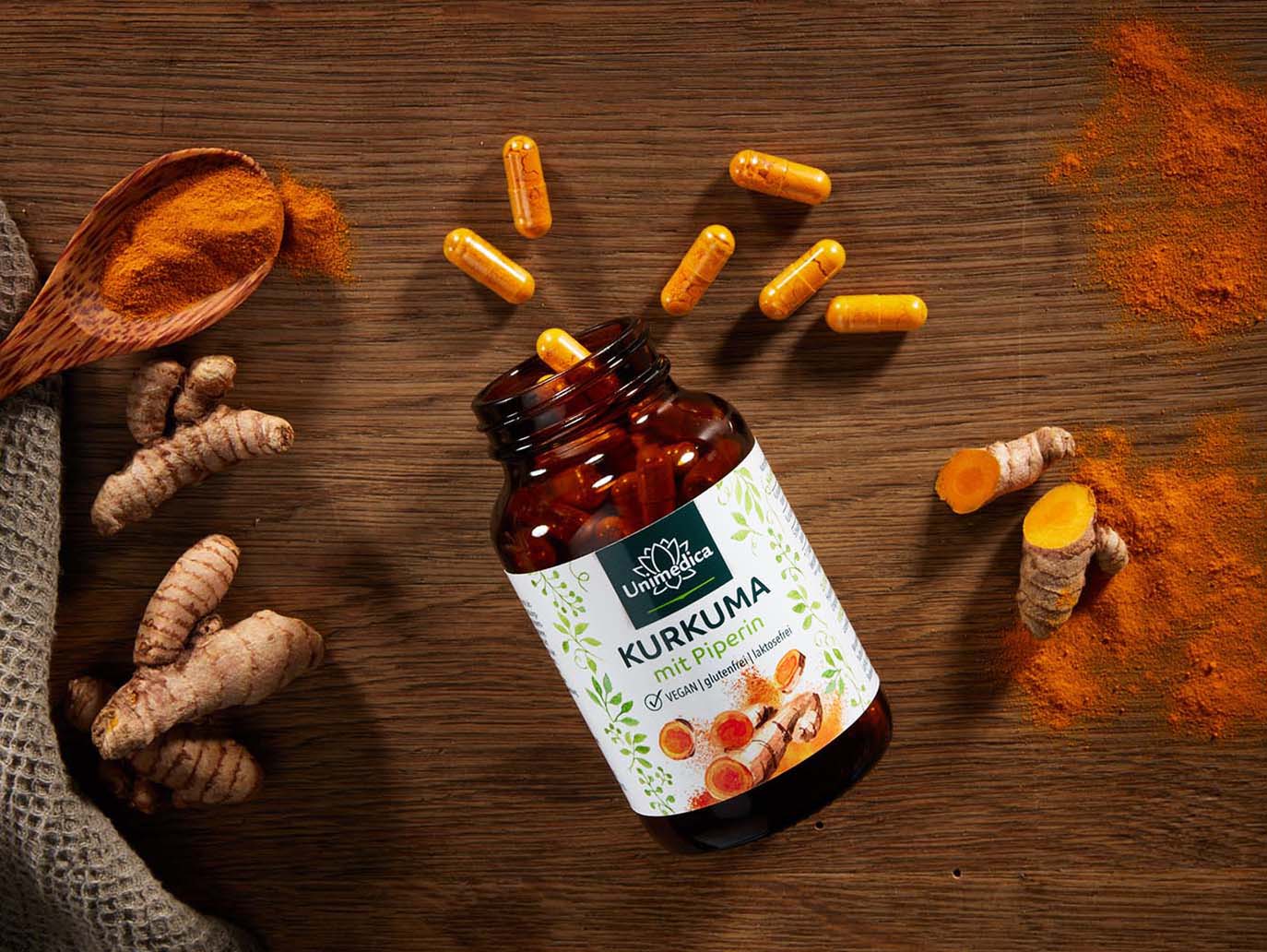 Curcuma à la pipérine - 300 mg de curcuminoïdes et 10 mg de pipérine par dose journalière (1 gélule) - 90 gélules - par Unimedica